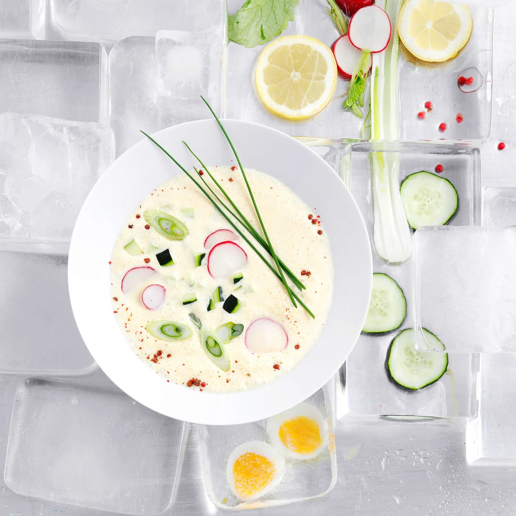 Zuppa fredda di uova con verdure