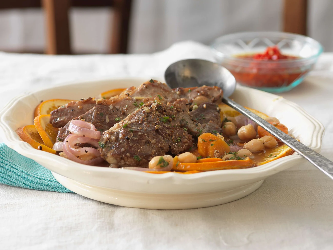 Lamm-Schmortopf mit Orangen und Karotten