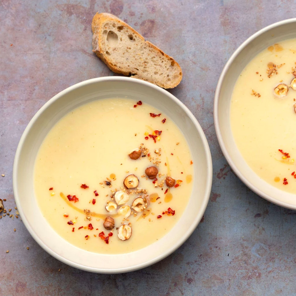 Crema di pastinaca, cocco e nocciole