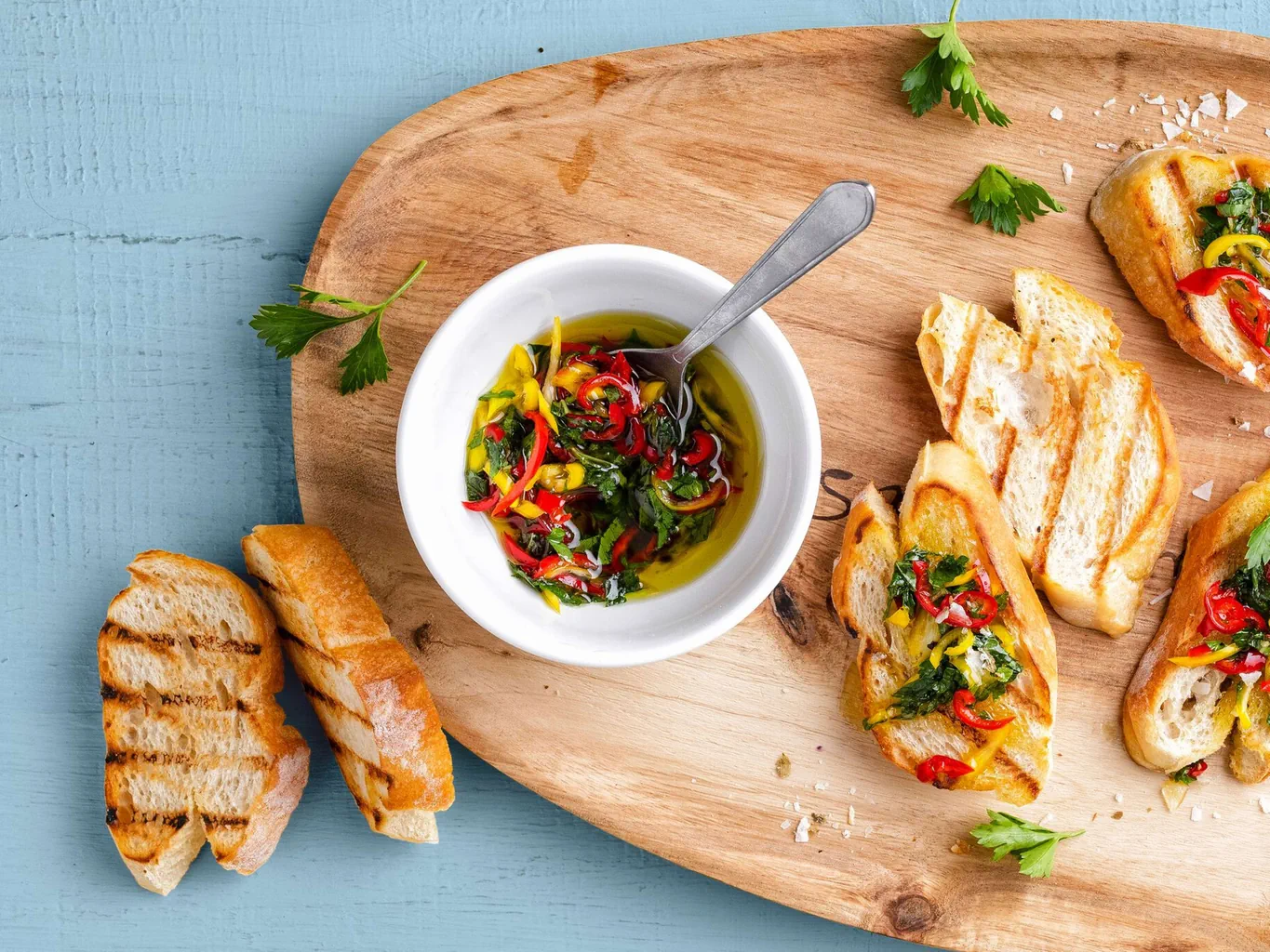 Sauce aux piments avec fines herbes et miel