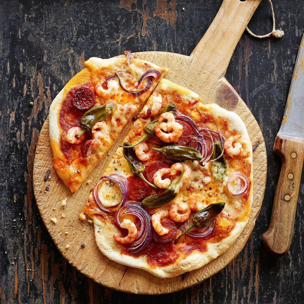 Pizza avec chorizo et crevettes