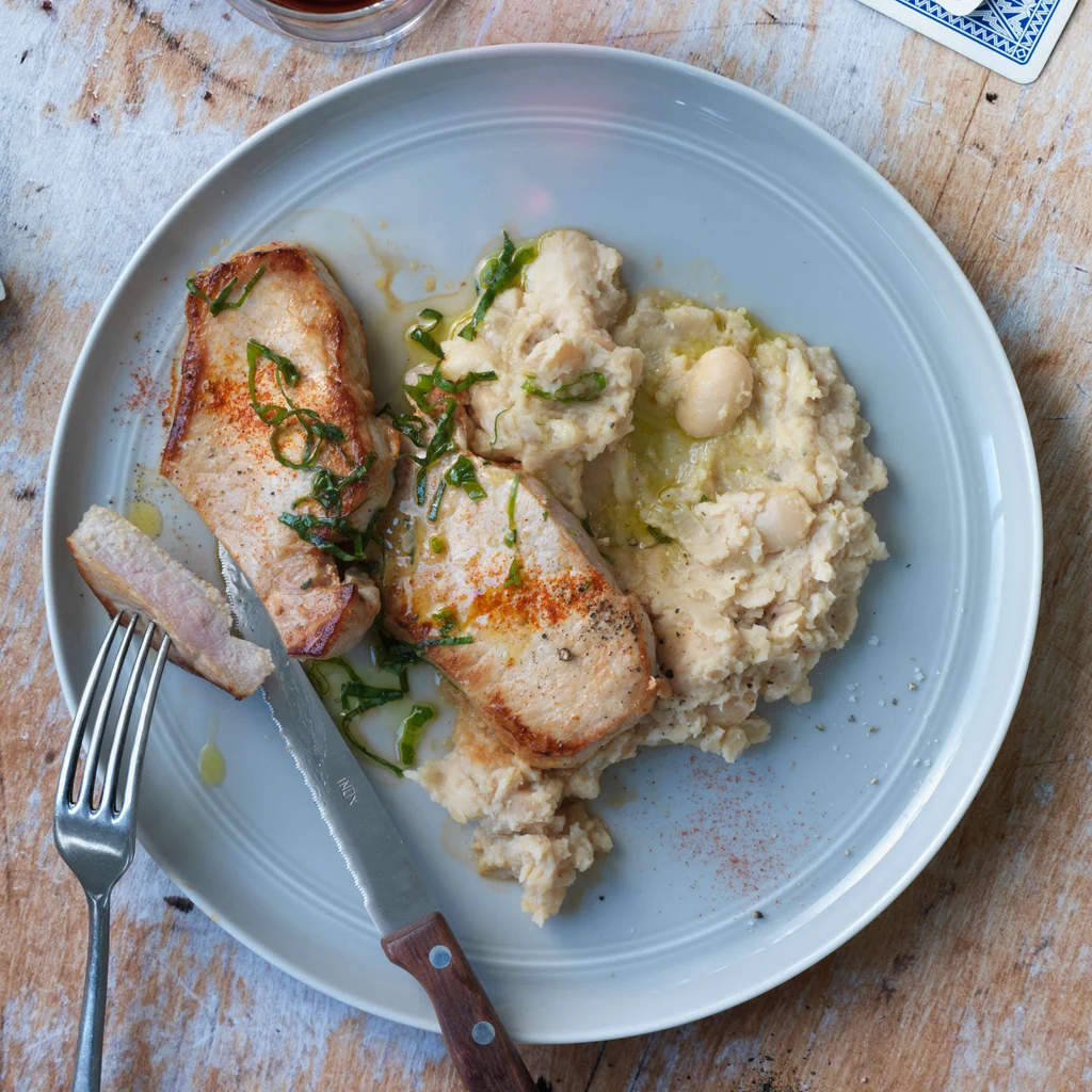 Schweinsschnitzel mit Bohnenstampf