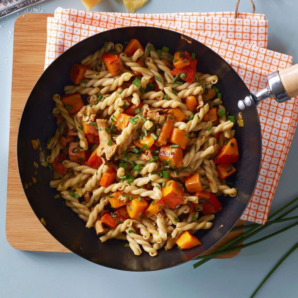 Poêlée de pâtes à la courge et aux champignons