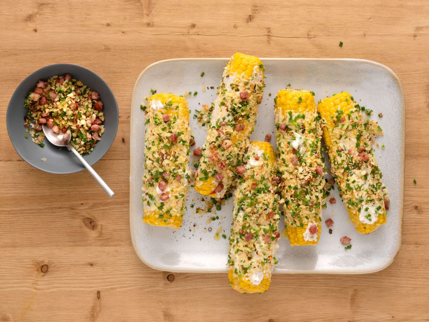 Épis de maïs grillés avec topping