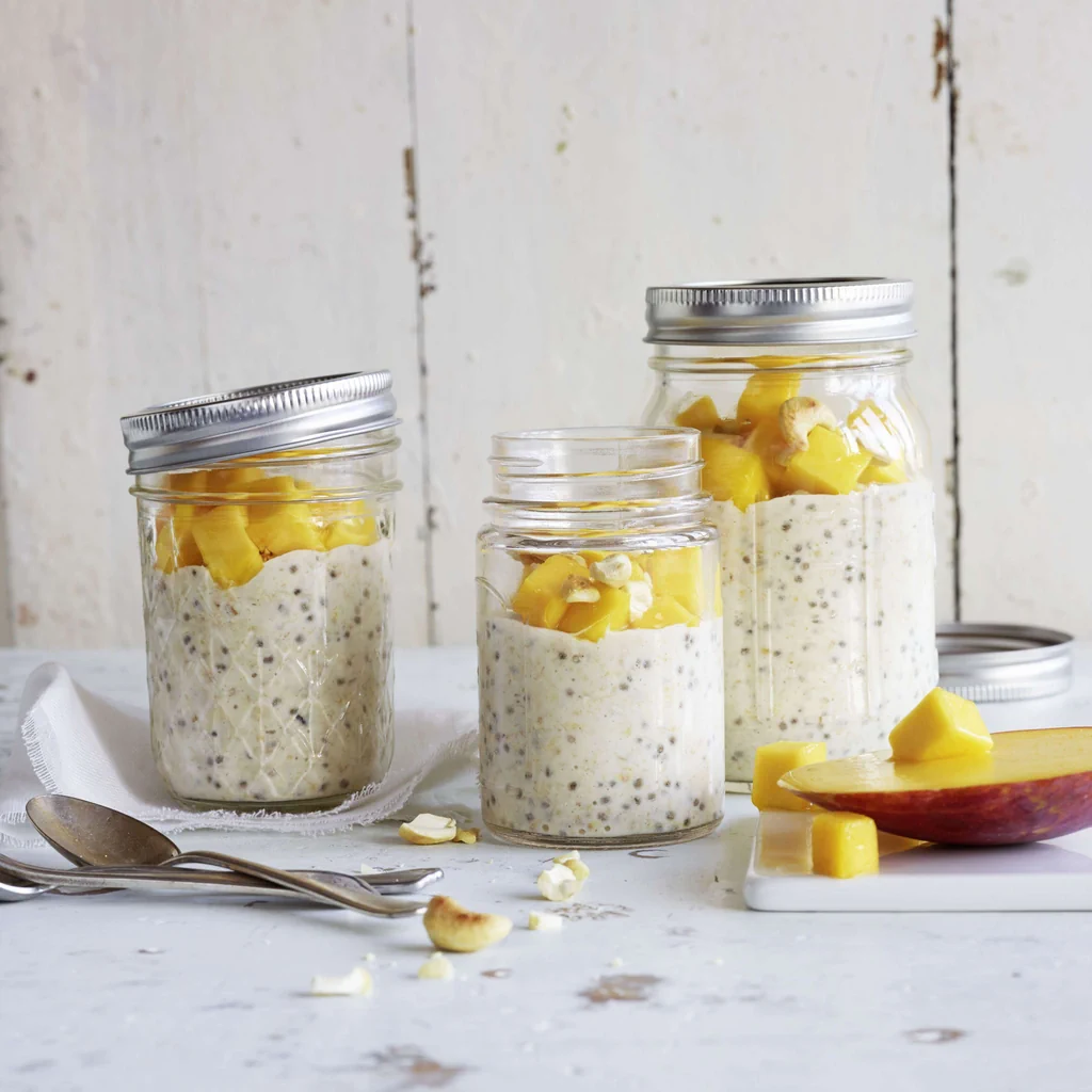 Bouillie d’avoine au lait de coco avec chia et mangue