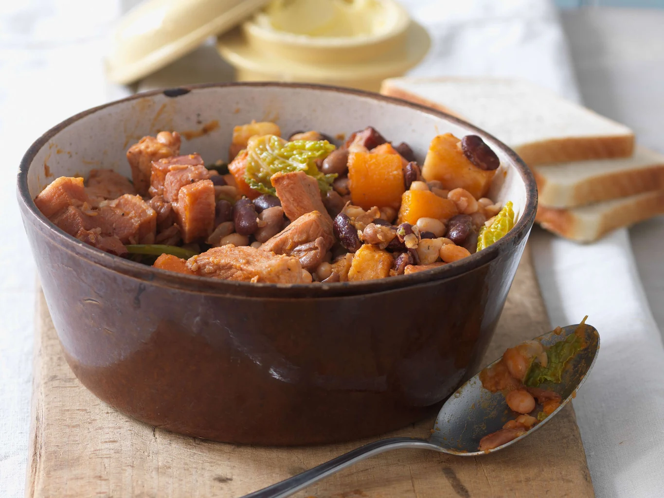 Hülsenfrüchte-Eintopf mit Schweinefleisch