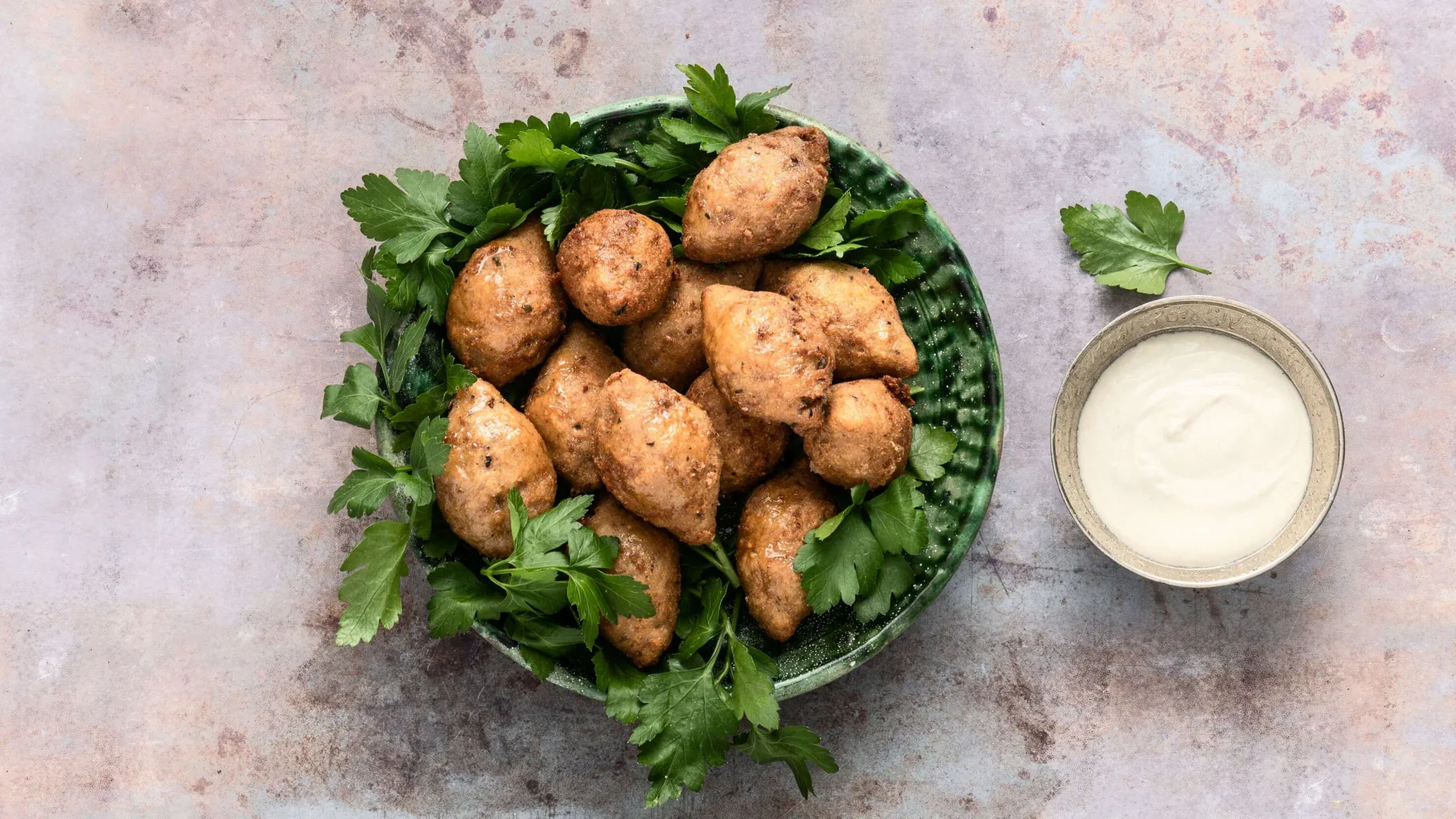Kibbeh mit Tahini-Joghurt