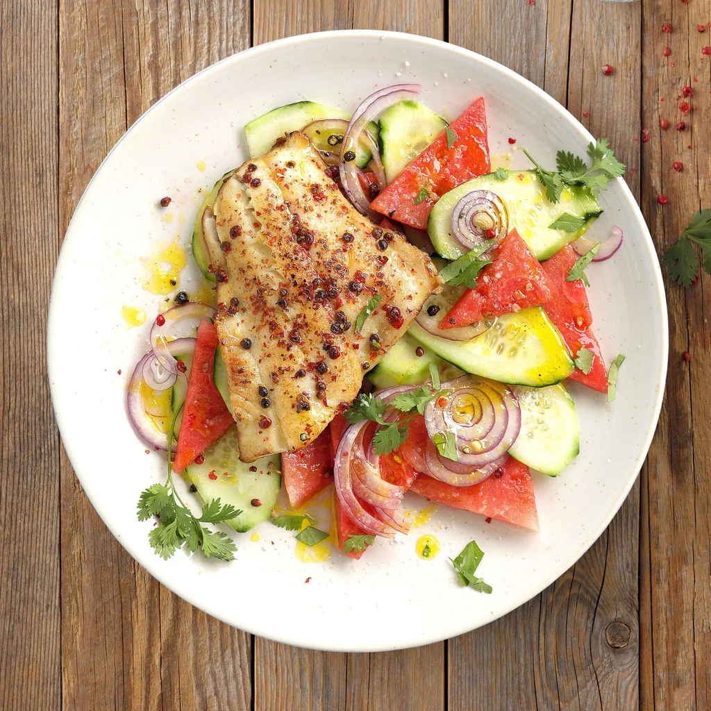 Sandre sur salade de pastèque et de concombre