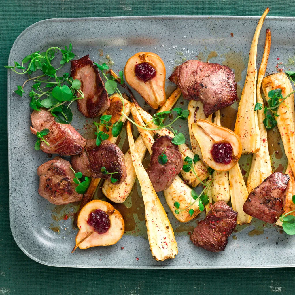 Escalopes de chevreuil avec panais et poire