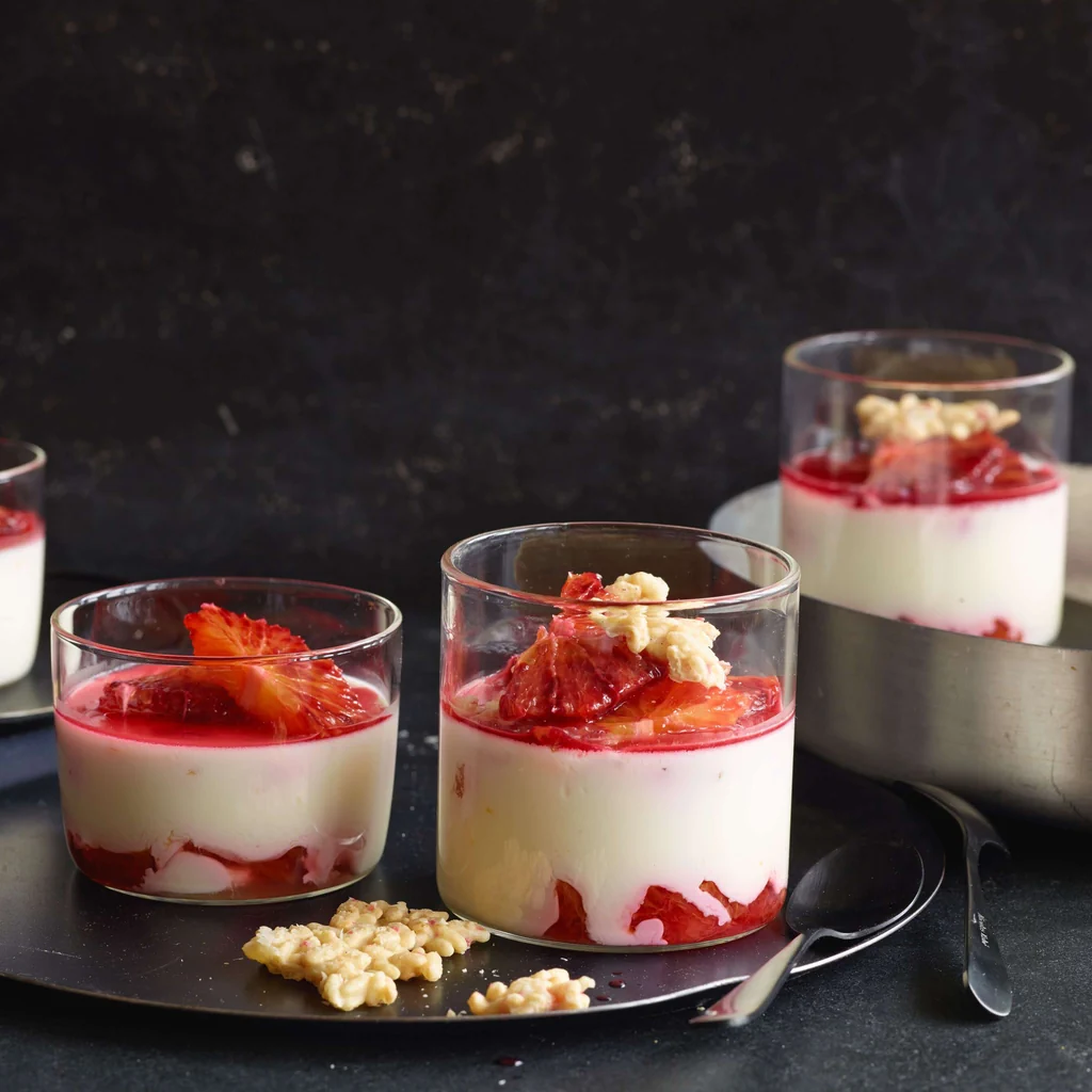 Panna cotta à l'orange avec riz soufflé au gingembre