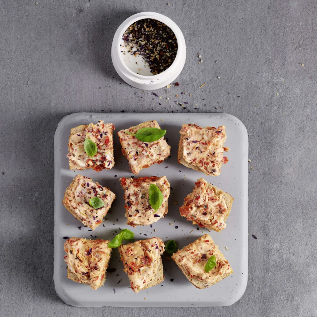 Glutenfreie Dörrtomatenmousse-Brötchen