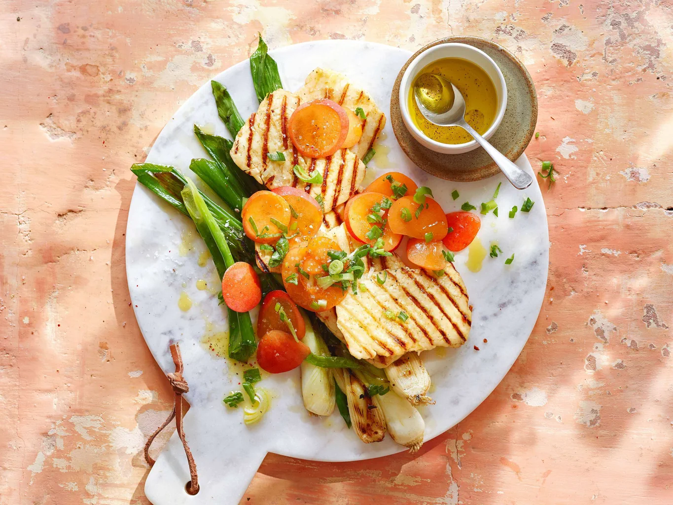 Abricots sur lit de halloumi