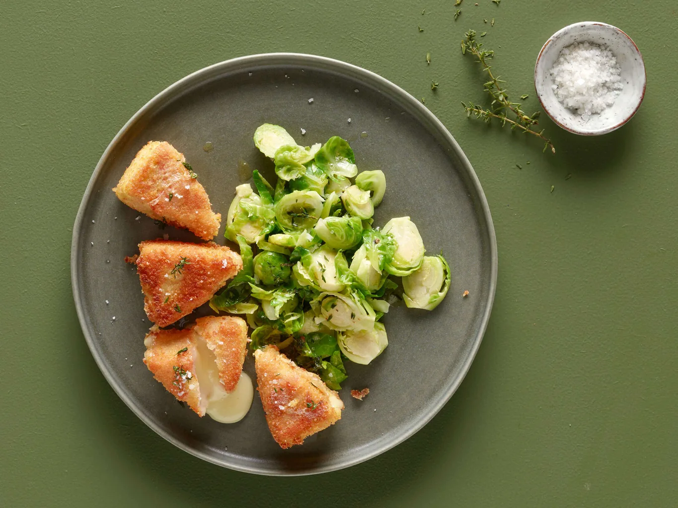 Camembert-Speck-Ecken mit Rosenkohl