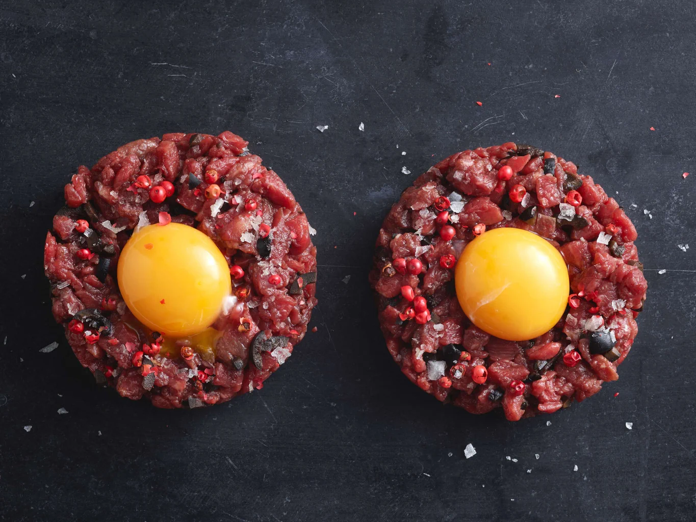 Tartare de bœuf aux olives et au vin rouge