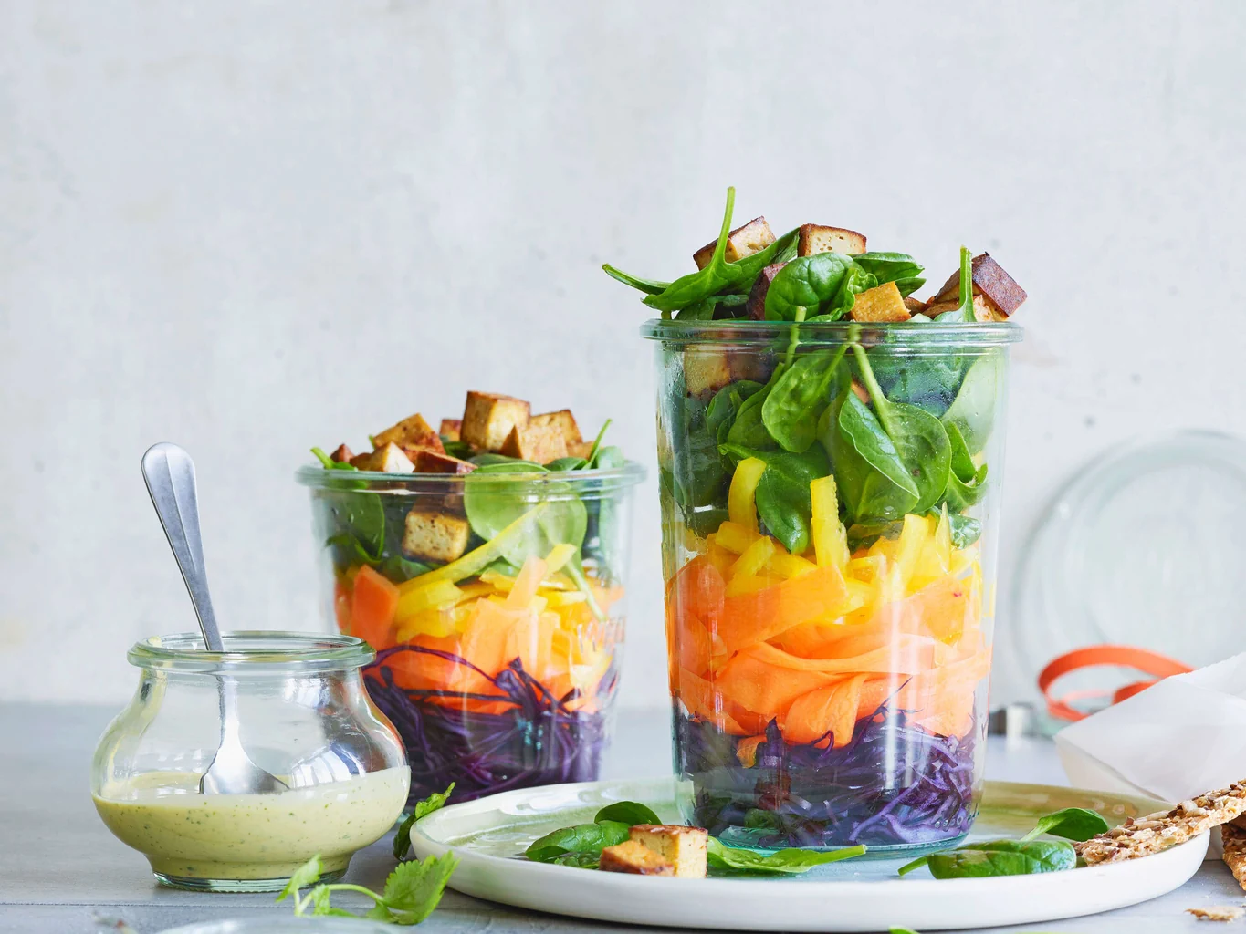 Salat im Glas mit Tofu