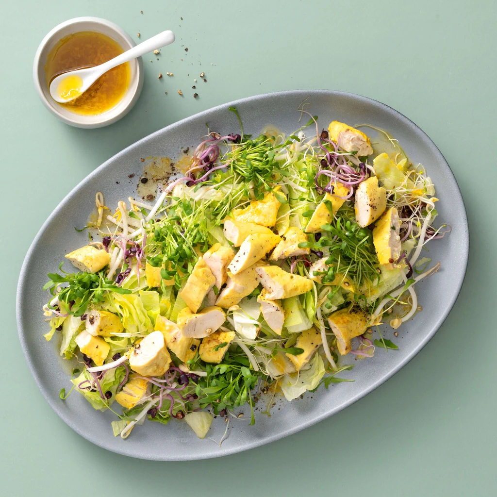 Filettini di pollo con germogli misti