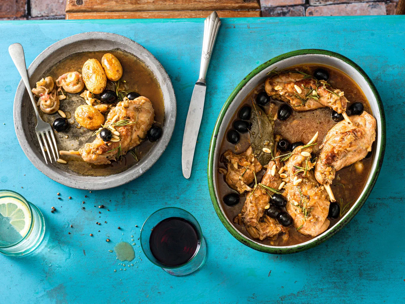 Coniglio al vino bianco e ai pinoli