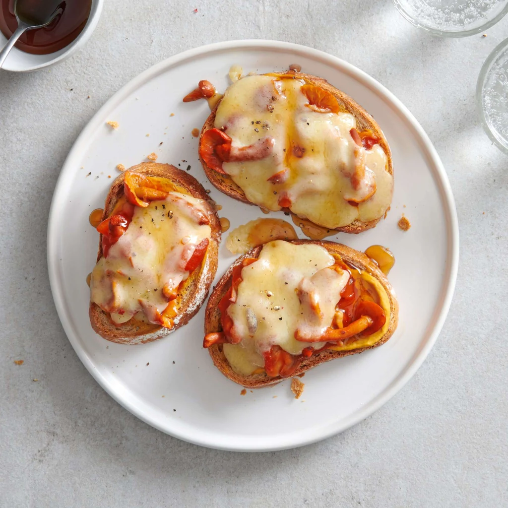 Pilz-Tomaten-Käseschnitten