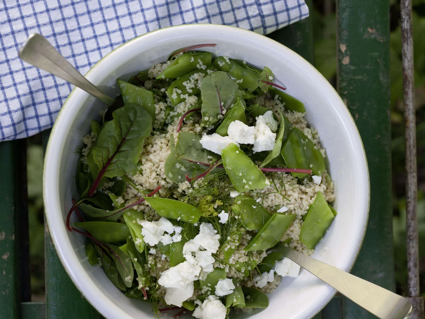 Cuscus con taccole e feta