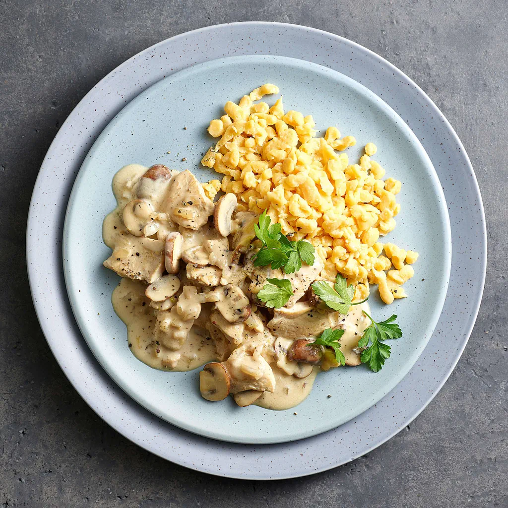 Knöpfli proteici con sminuzzato di pollo