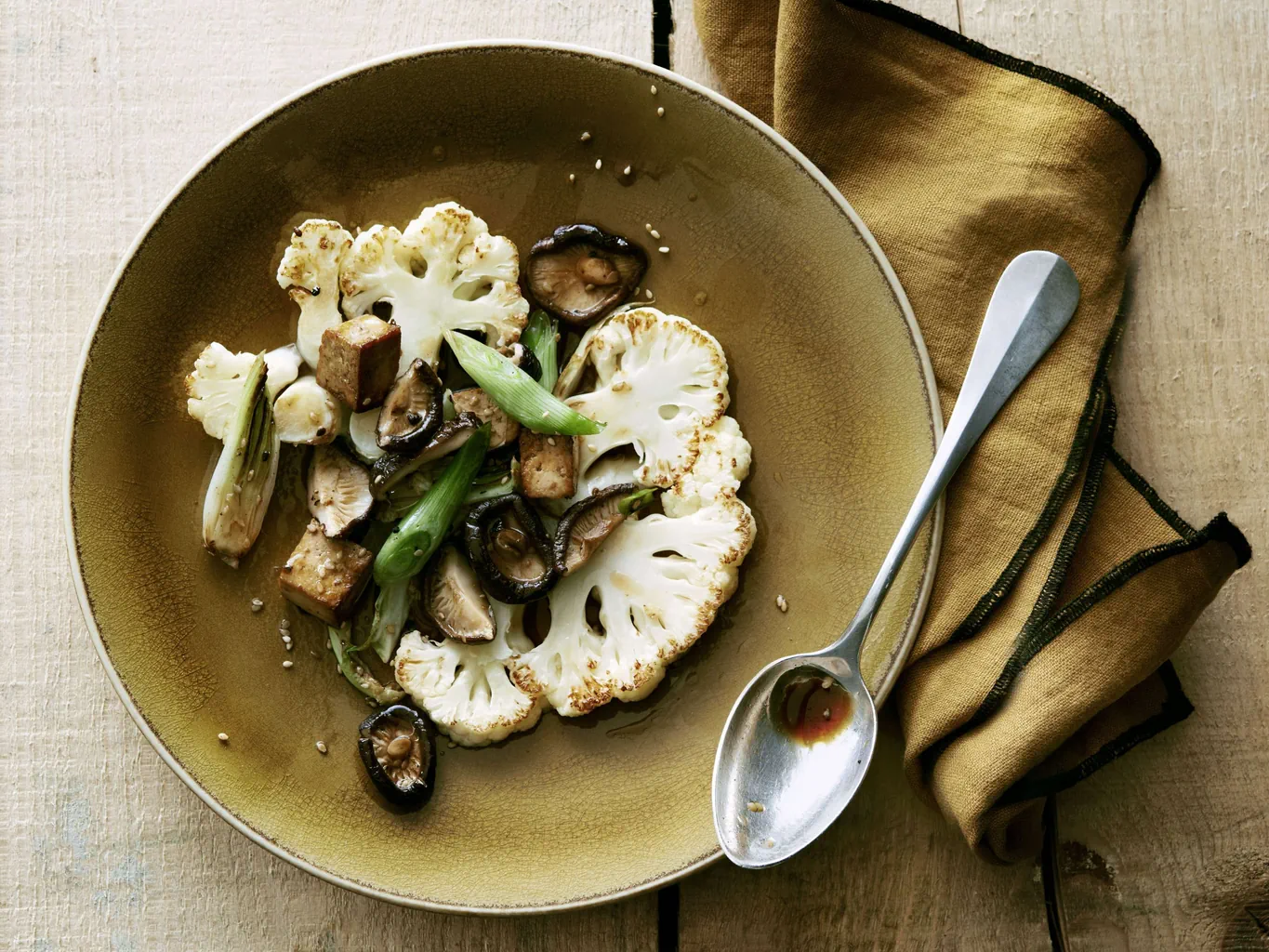 Chou-fleur au tofu et shiitakés