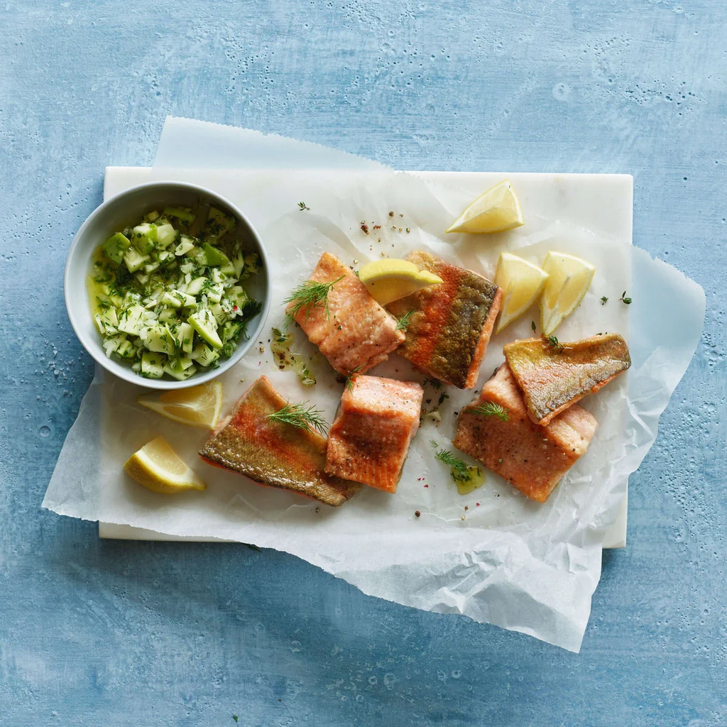 Filets de truite avec sauce aux herbes et à la pomme