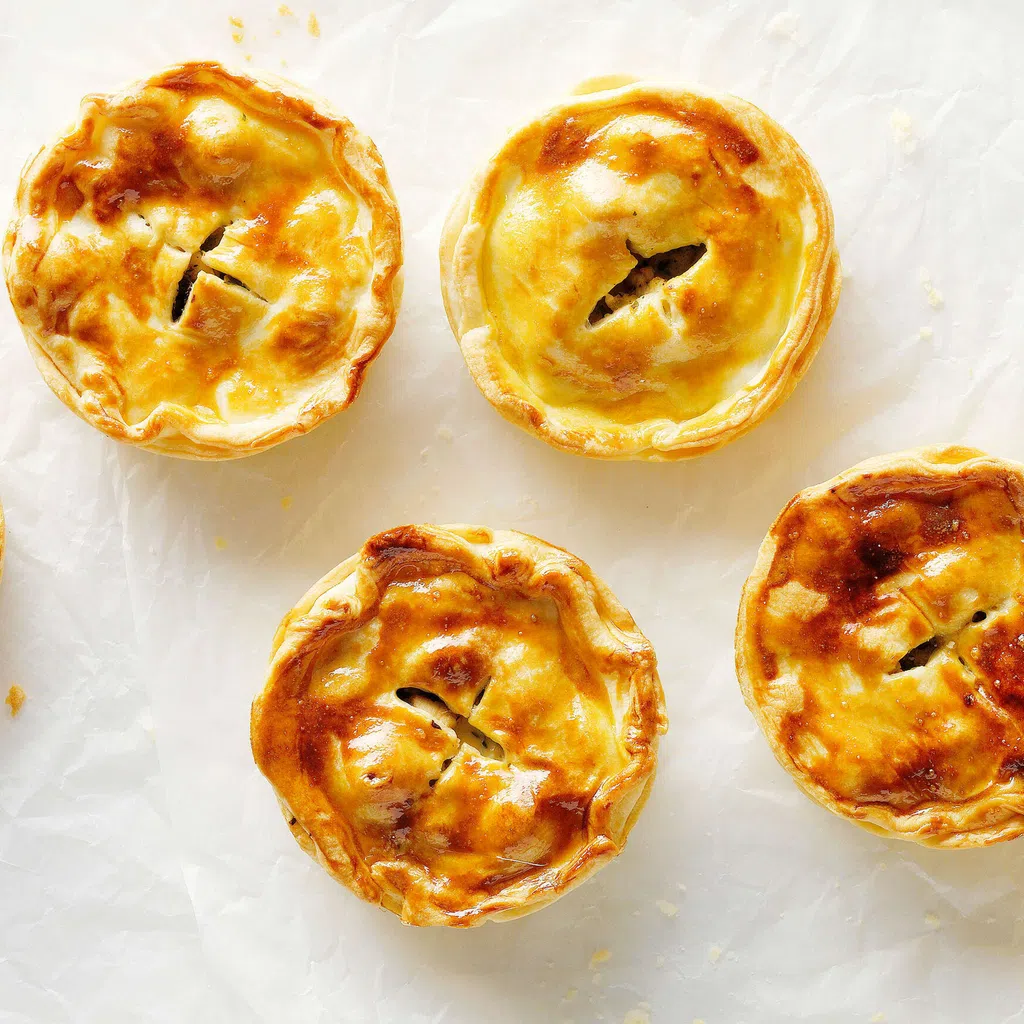 Mini-Pies mit Poulet und Federkohl