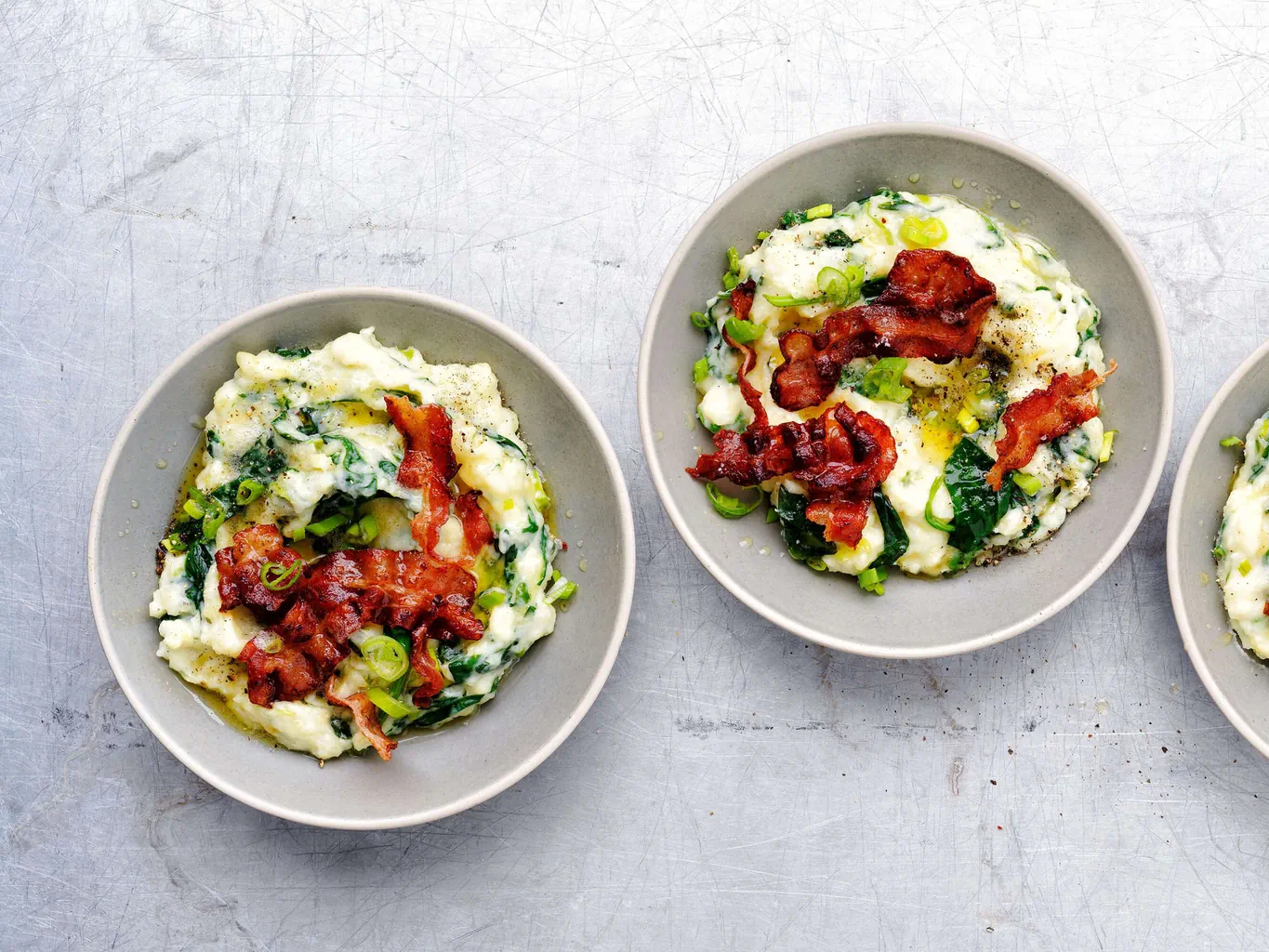 Purè di patate e verdure con pancetta
