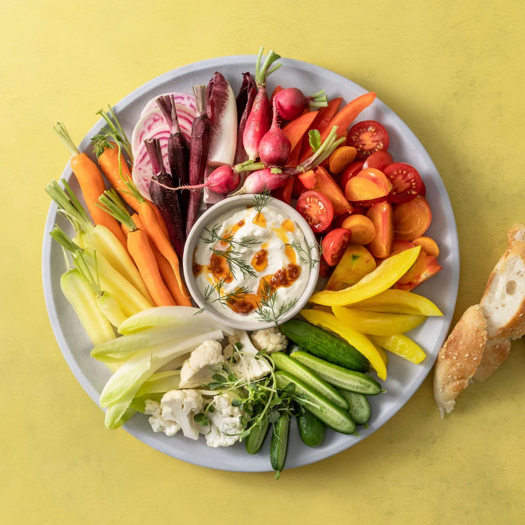 Verdure variopinte con dip all'harissa