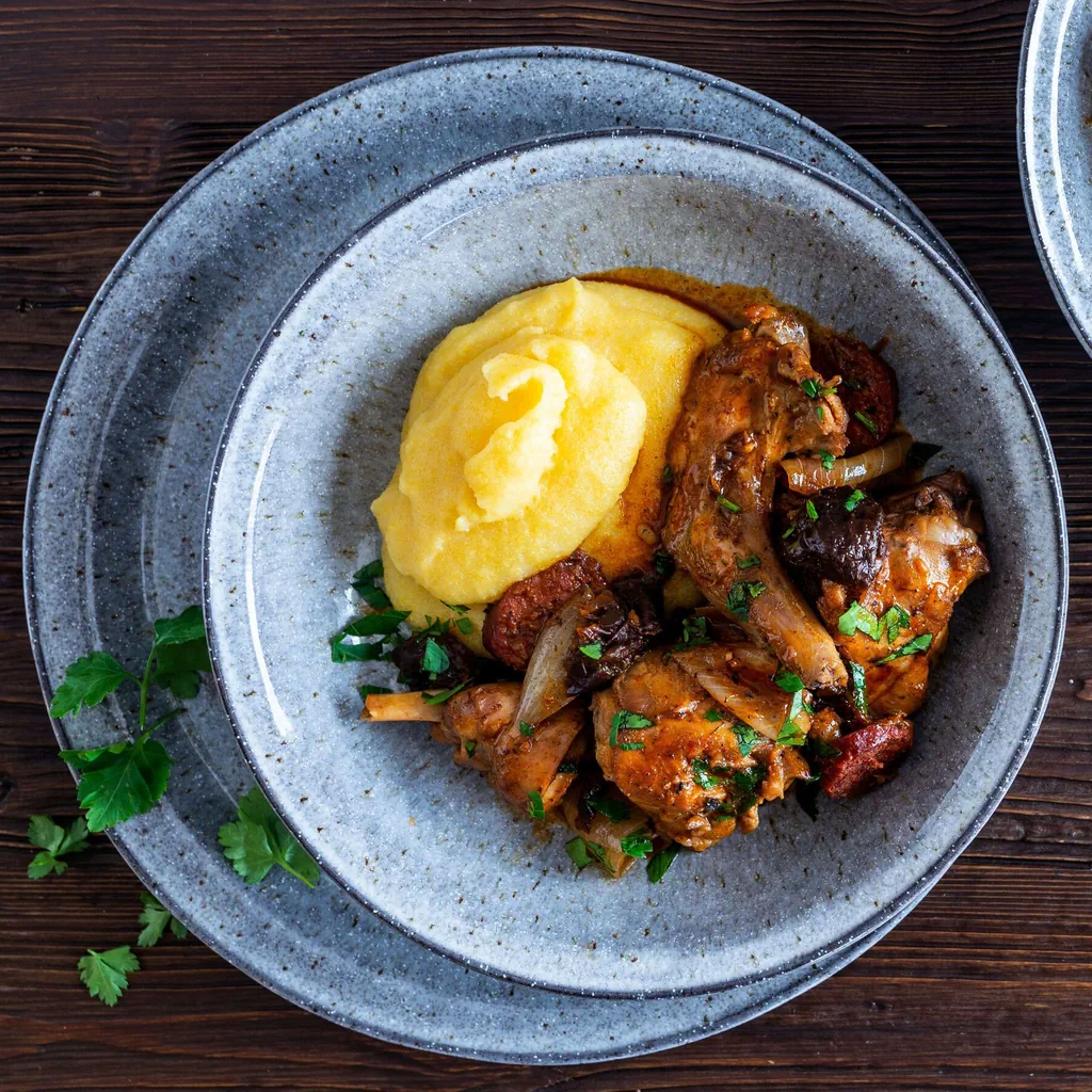 Kaninchenragout mit Dörrpflaumen und Chorizo