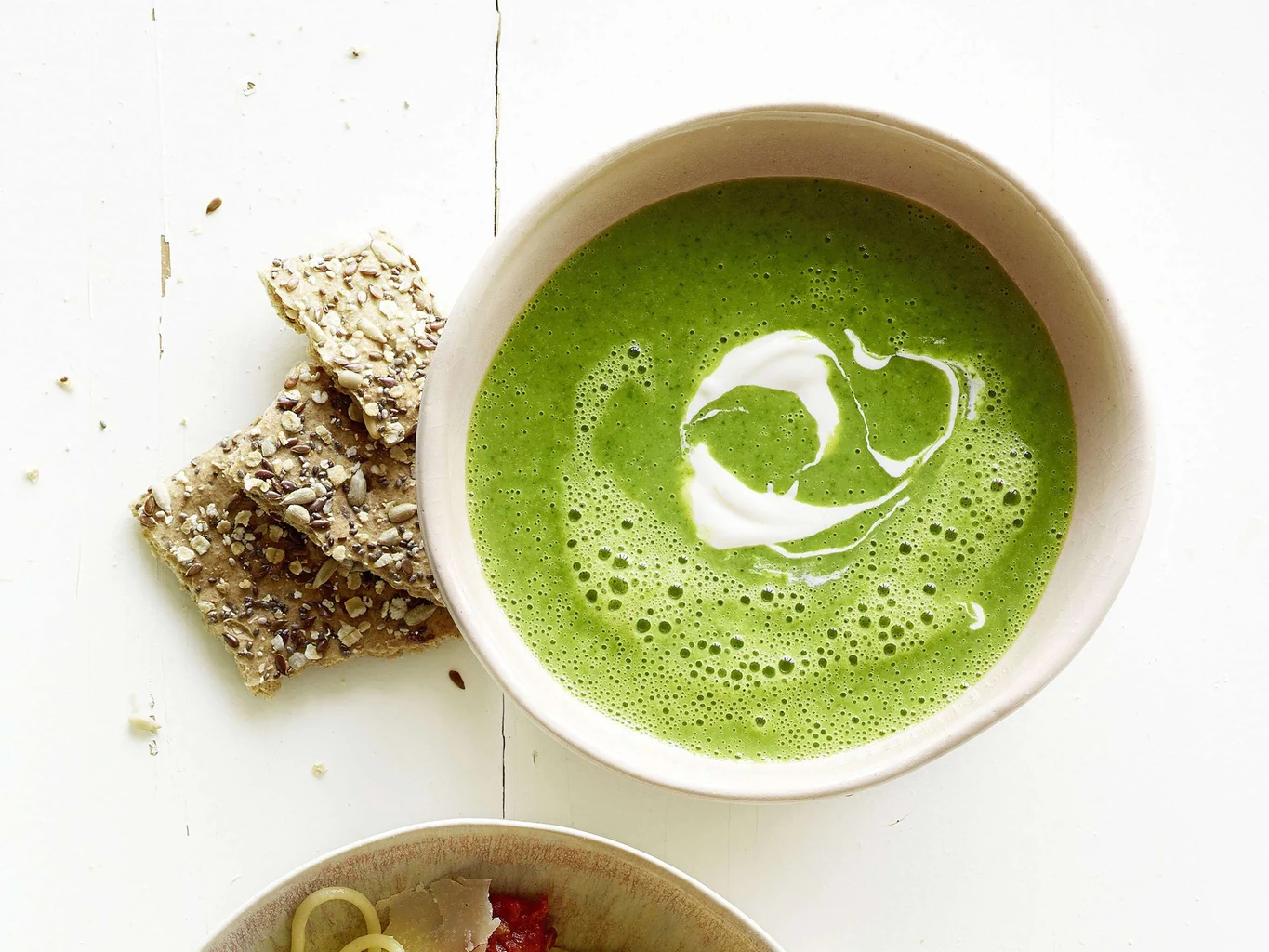 Spinatsuppe mit Knäckebrot