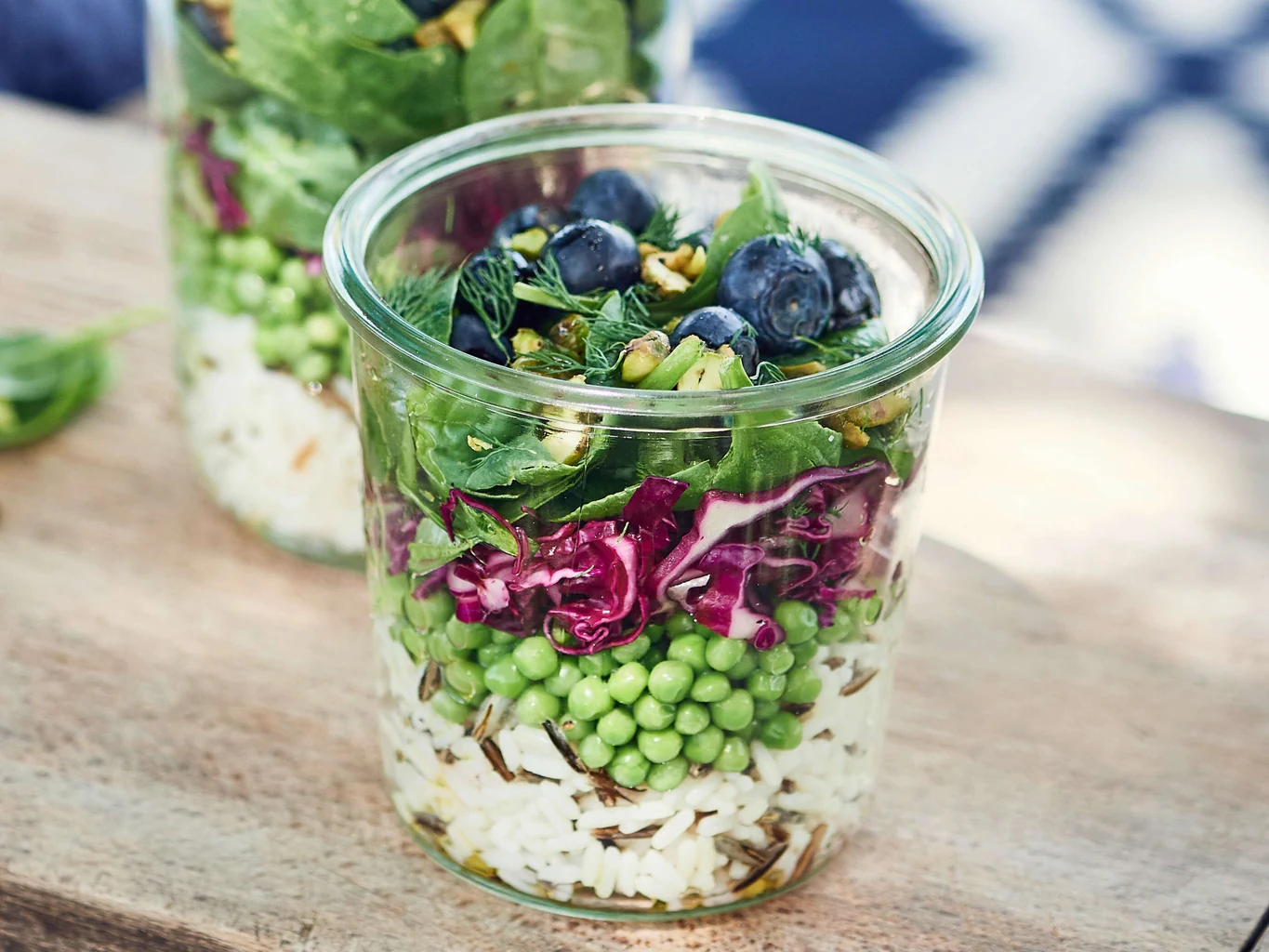 Reissalat mit Heidelbeeren