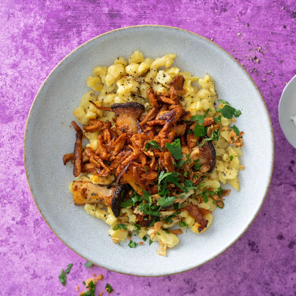 Veganes Pulled BBQ mit Pilzen und Spätzli