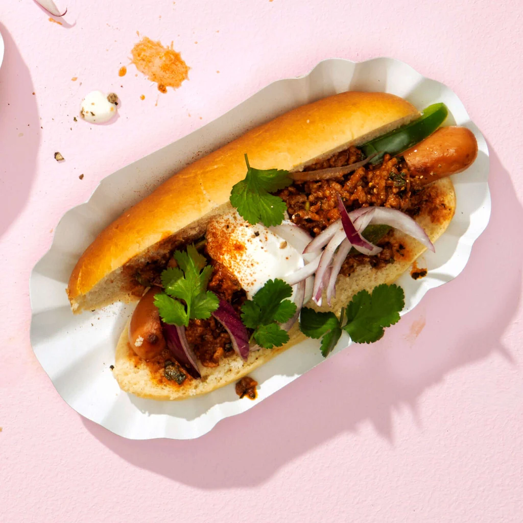 Chili dog grillé