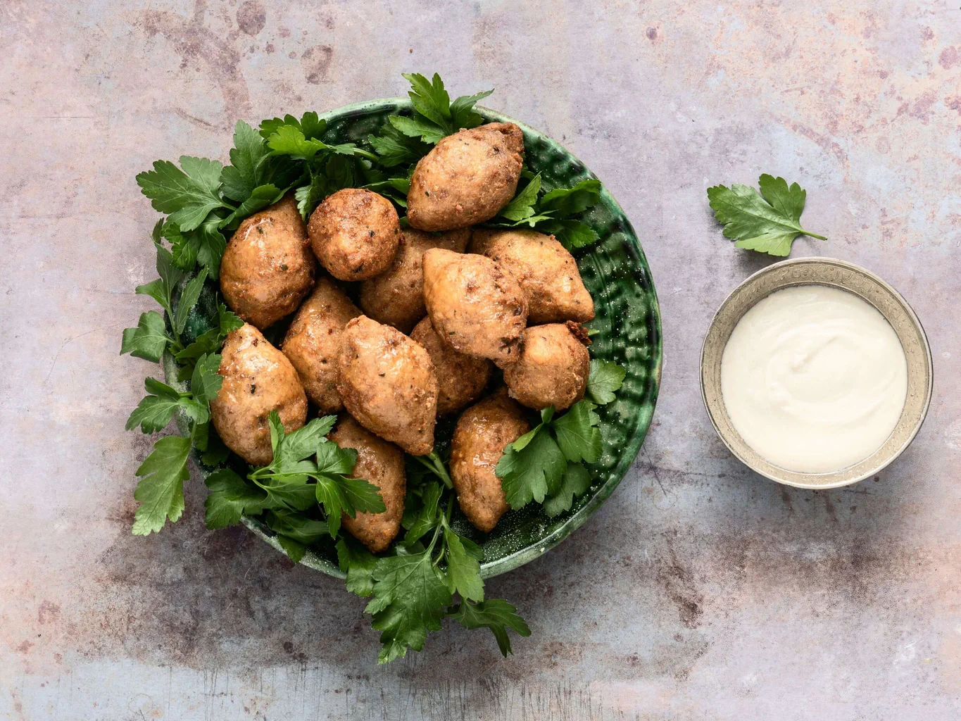 Kibbeh mit Tahini-Joghurt
