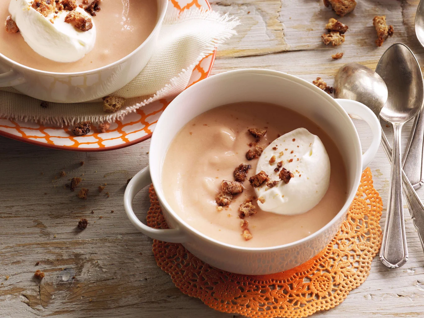 Crema d’arance sanguigne con croccantino di leckerli