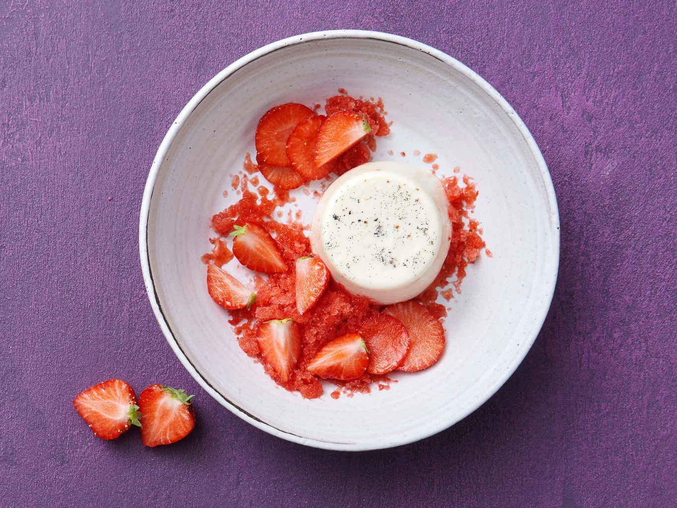 Panna cotta con granita alle fragole
