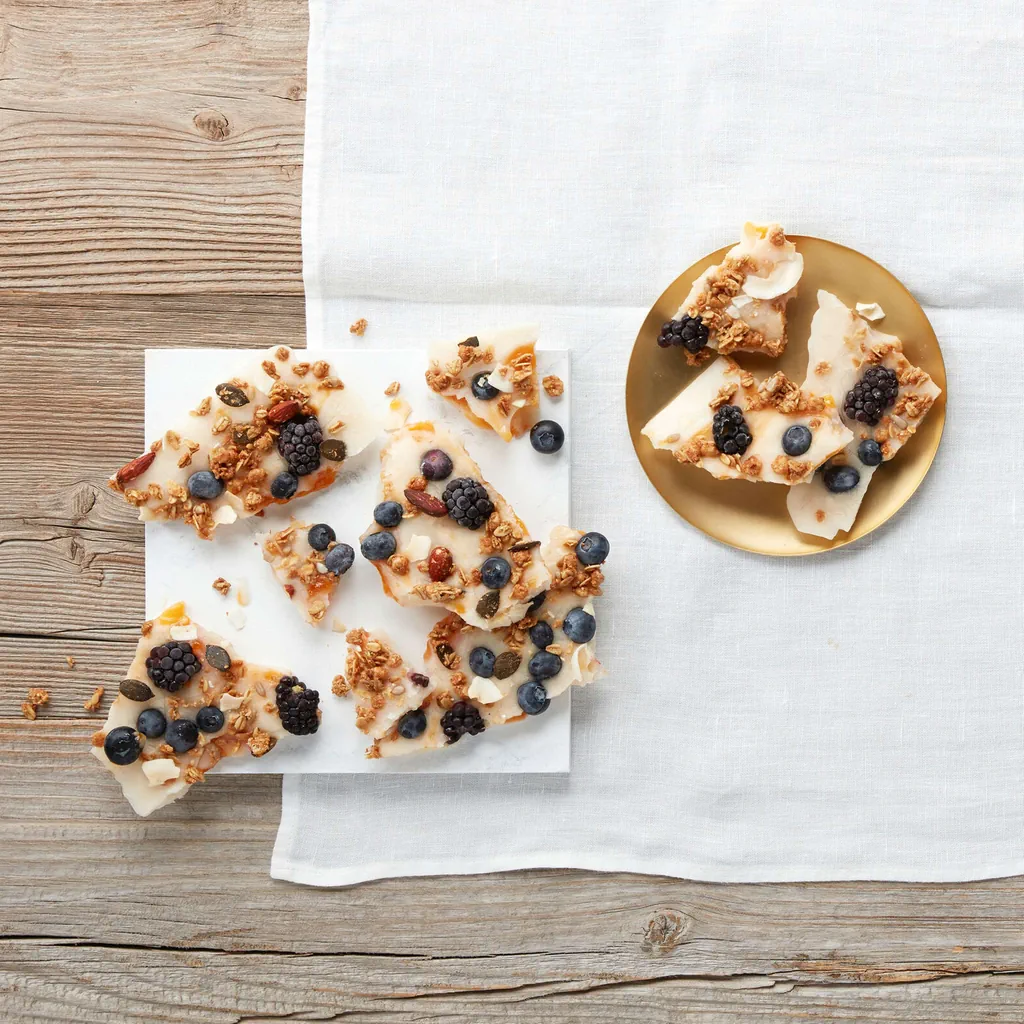 Frozen Joghurt Bark mit Granola
