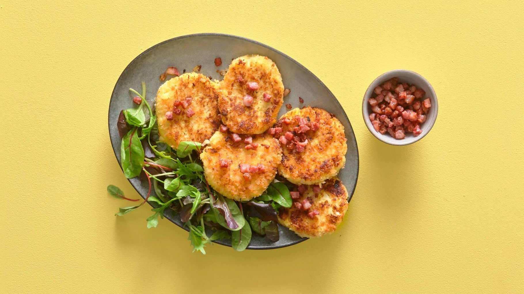 Kartoffeltätschli mit Weisskohl und Speck