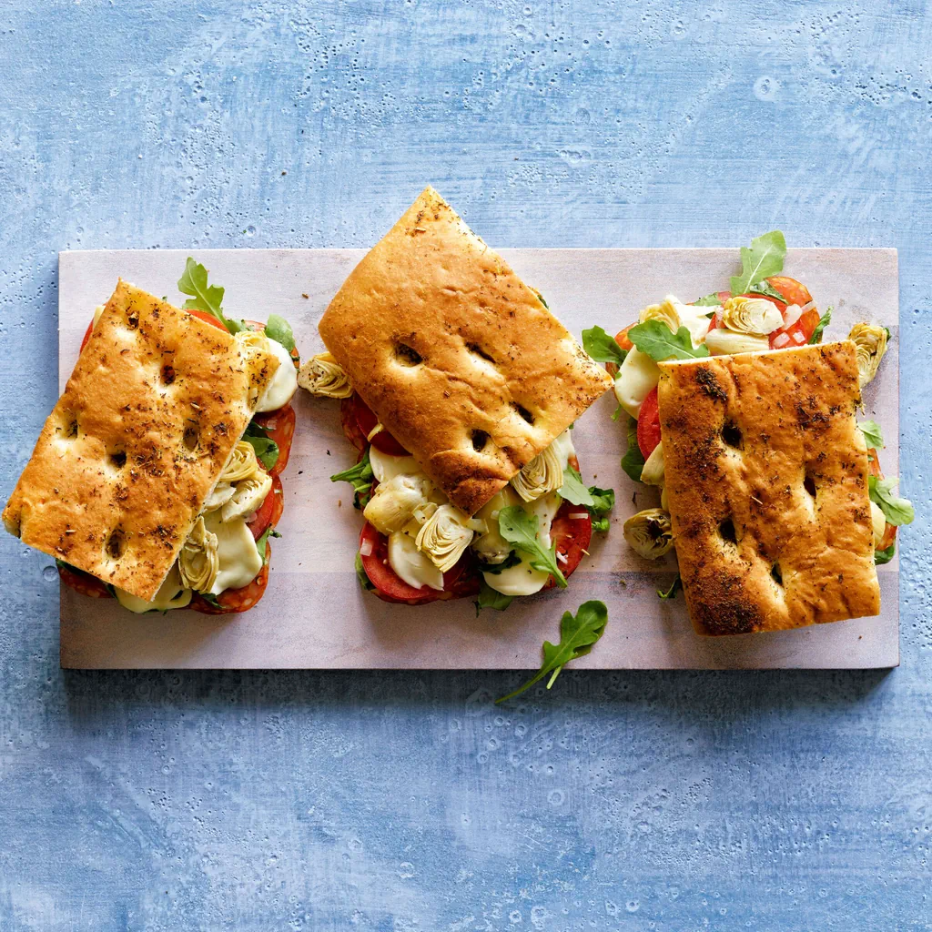 Focaccia calda alla mozzarella