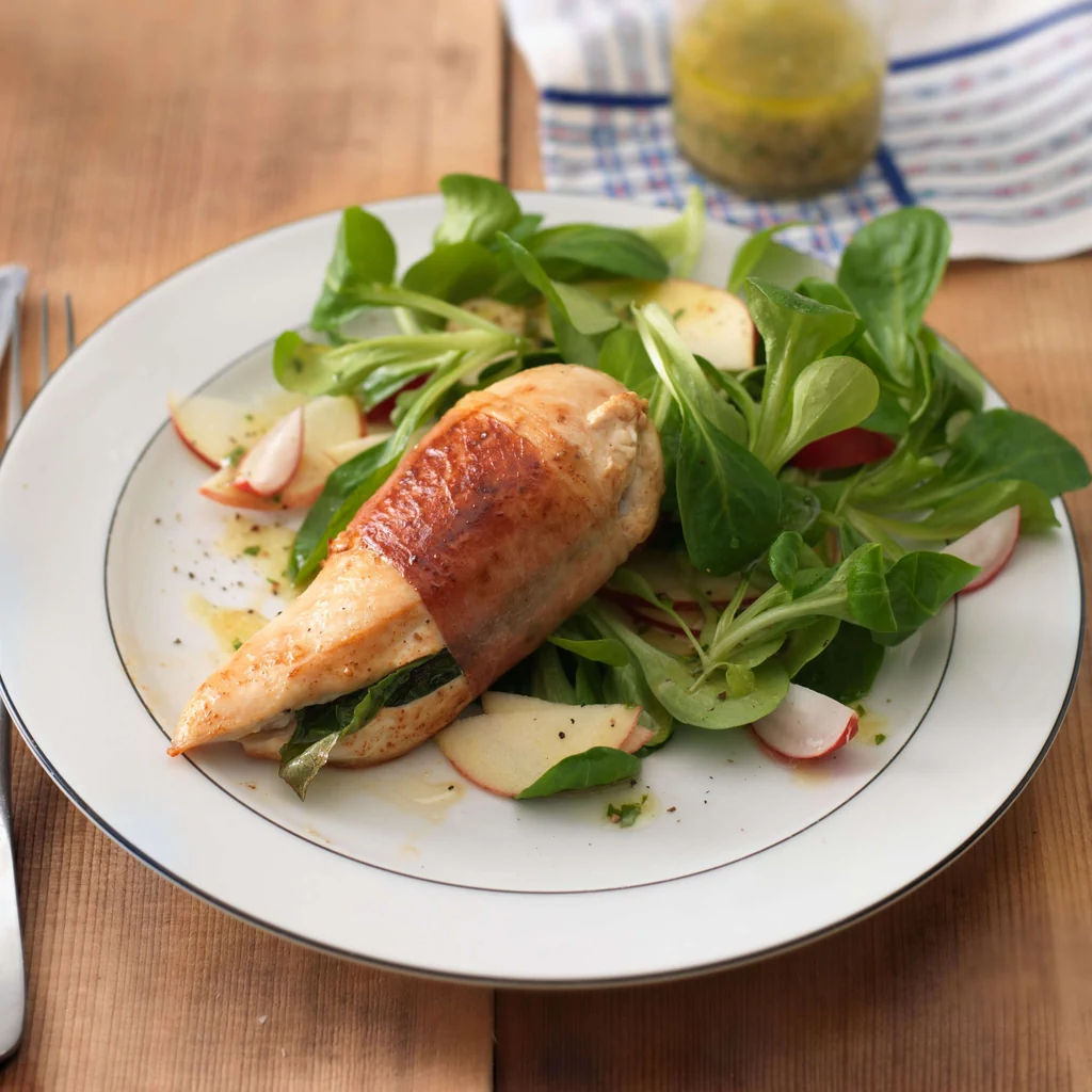 Pouletbrüstchen mit Apfel-Nüsslisalat