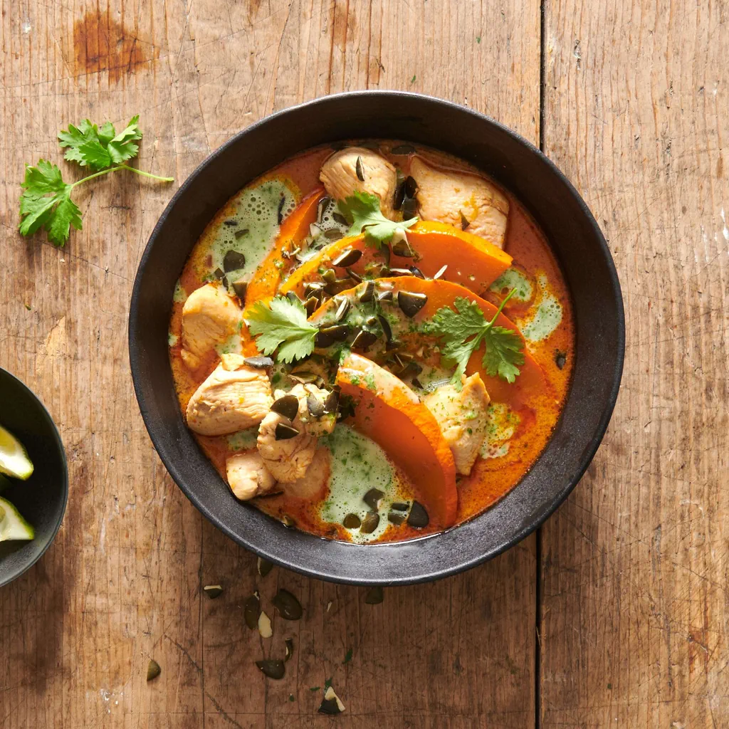 Curry de poulet à la courge avec mousse de coriandre 
