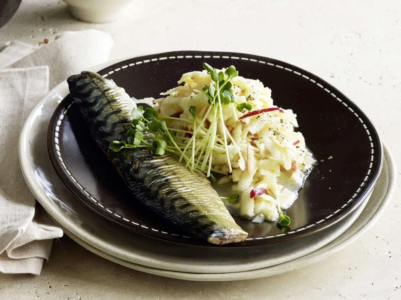 Pastinakensalat mit Äpfeln und Makrelen