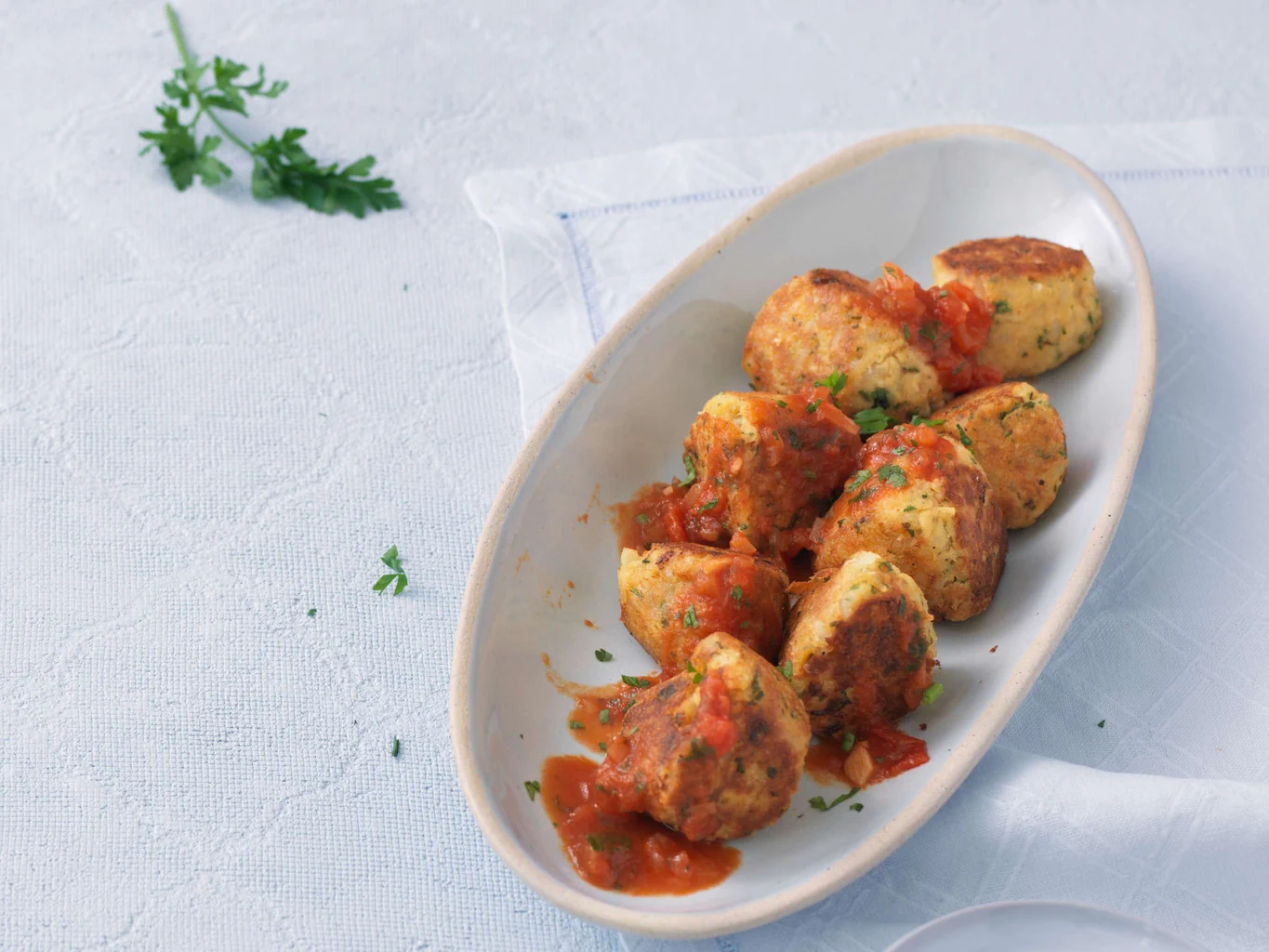Thon-Reis-Kugeln mit Tomatensauce