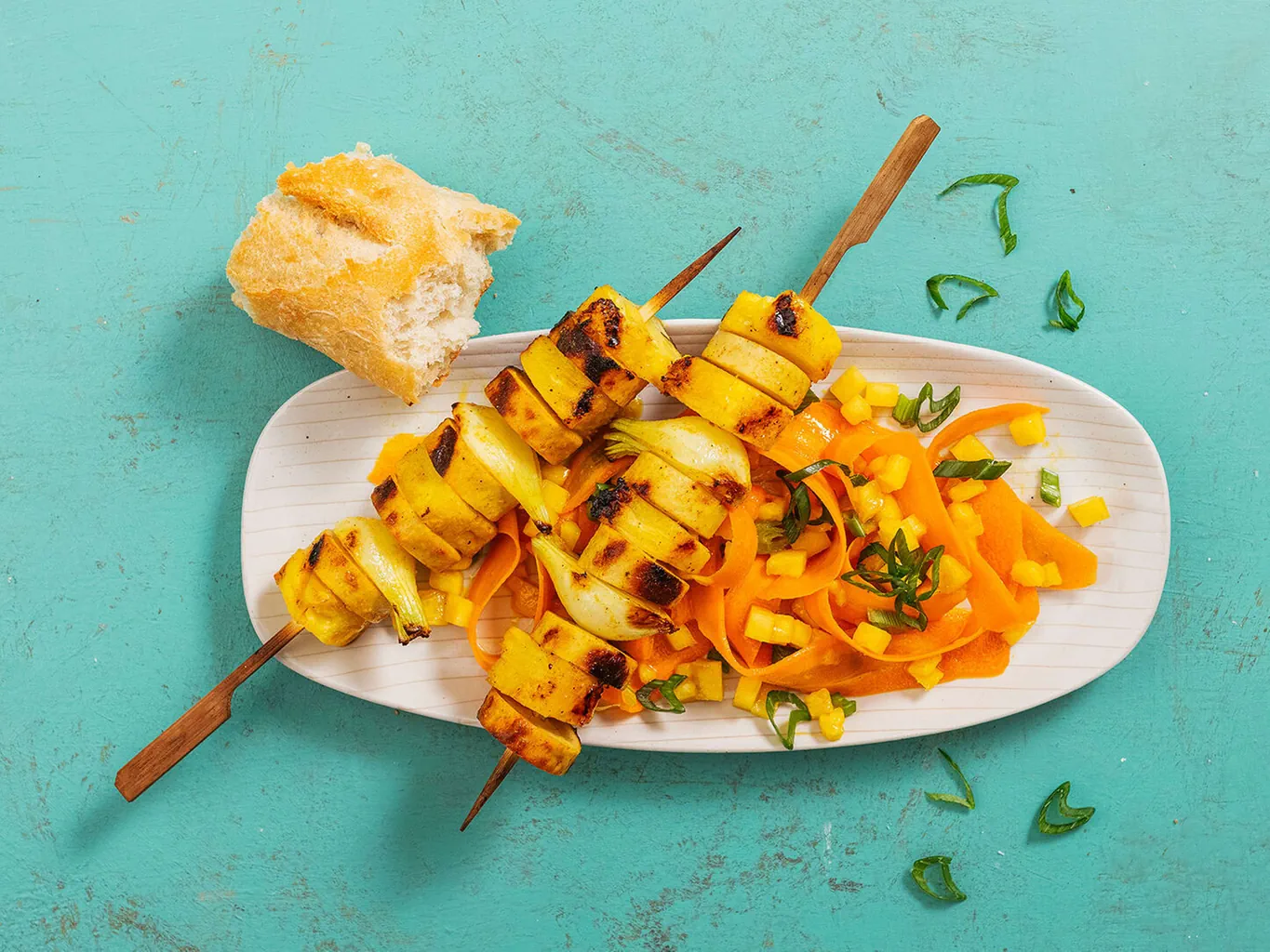 Brochettes de saucisses véganes au curry