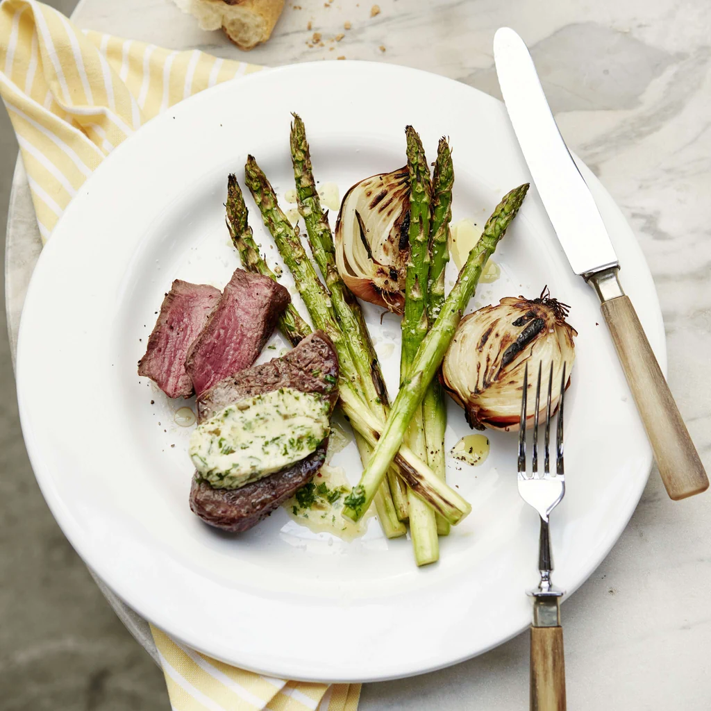 Rindsmedaillon vom Grill mit Gourmetbutter