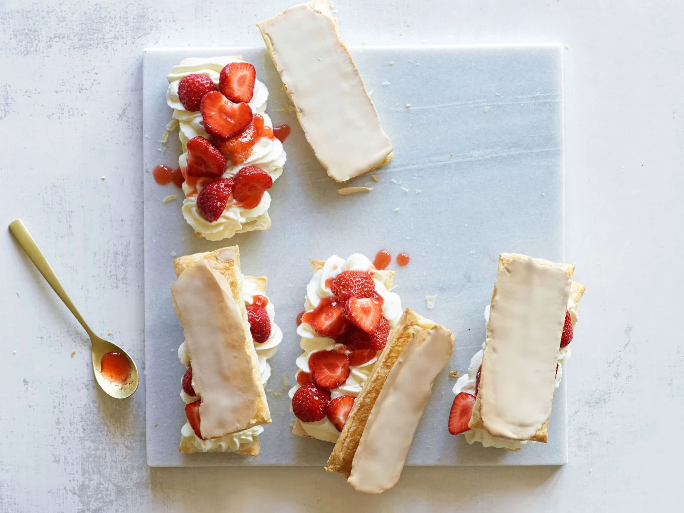 Blätterteigschnitten mit Erdbeeren