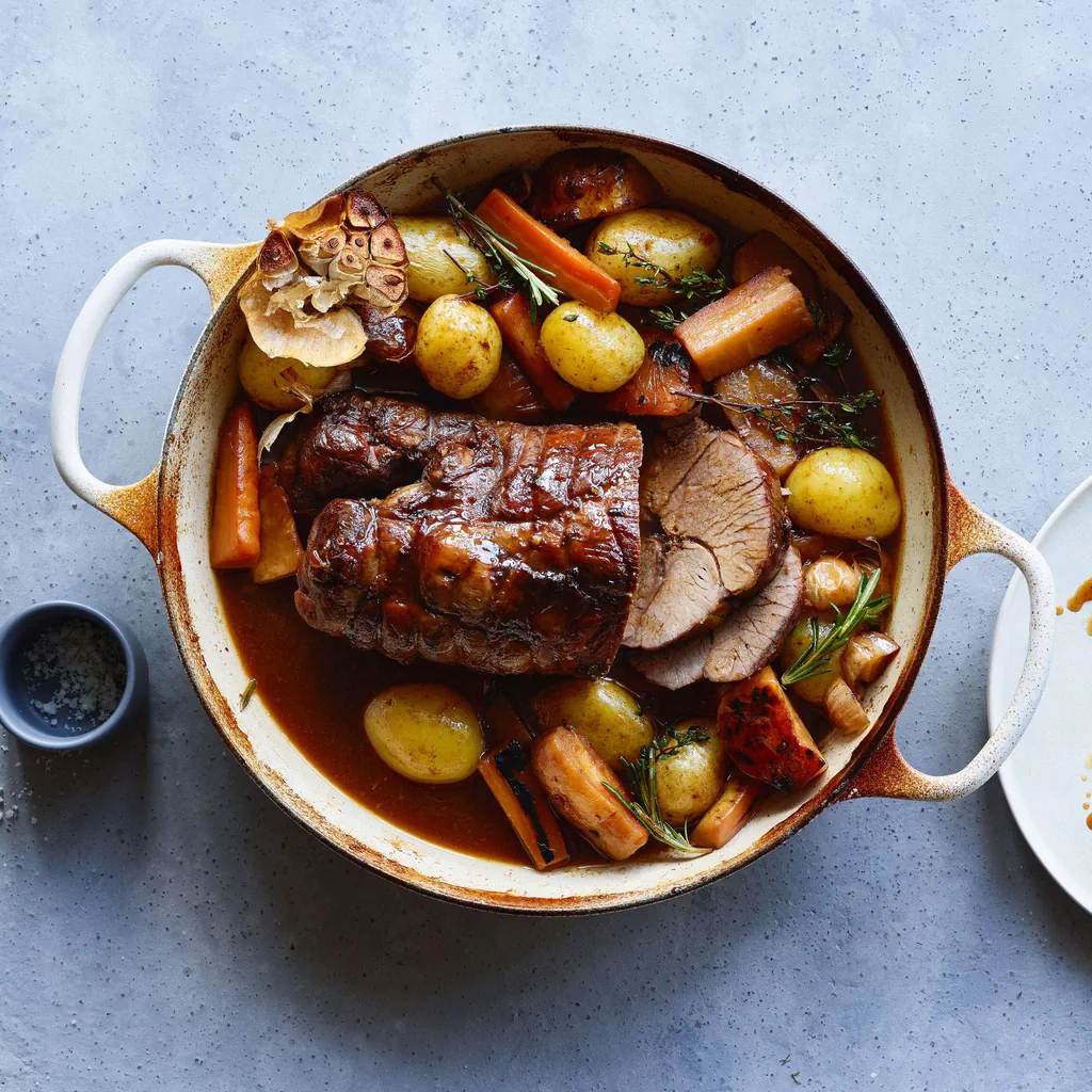Gigot d’agnello con ortaggi a radice