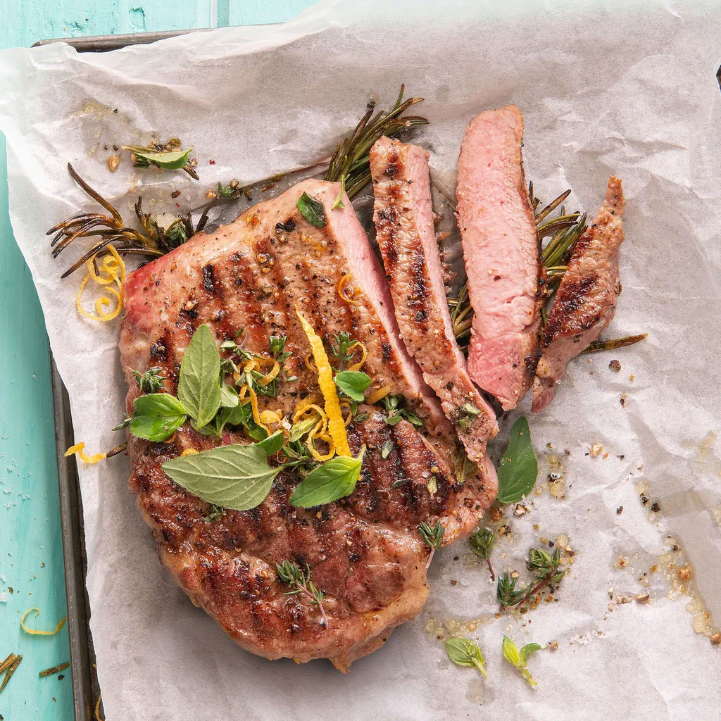 Steak de porc avec fines herbes au citron