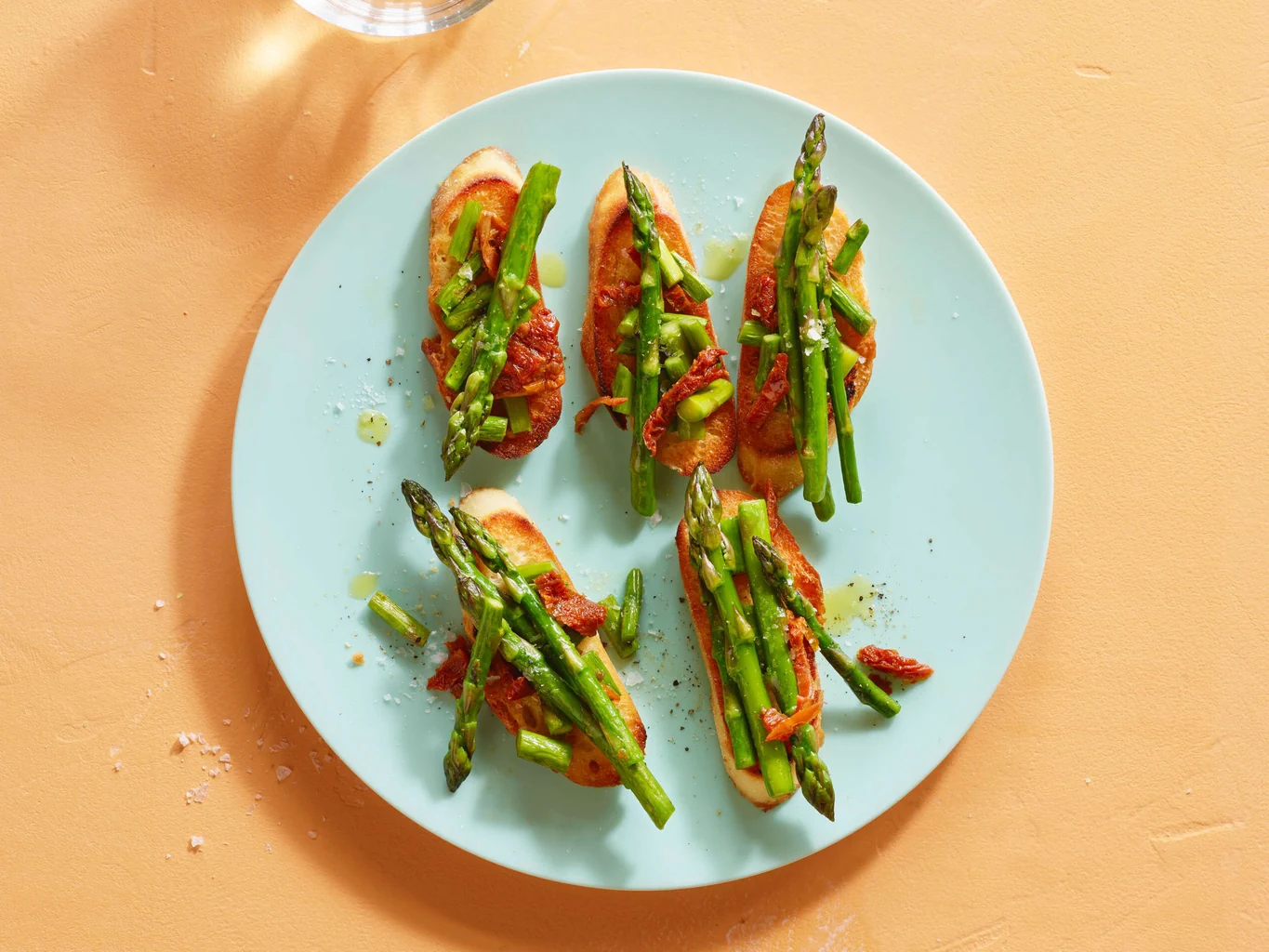 Crostini agli asparagi